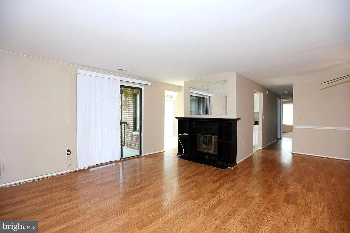 2 bed, 1107 sqft, $2,350 — Photo 2