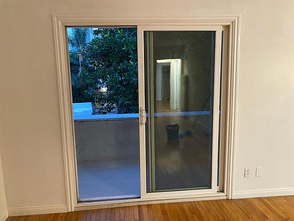 4th image of 1423 N Fuller Ave #4