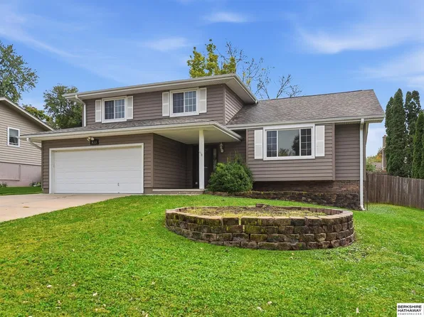 833 Arlene Ave, Papillion, NE 68046