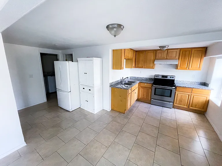 3332 S Holly St — Photo 8