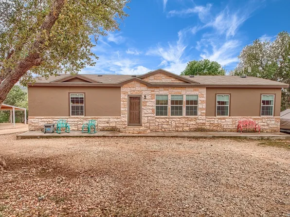 349 County Road 2471, Hondo, TX 78861