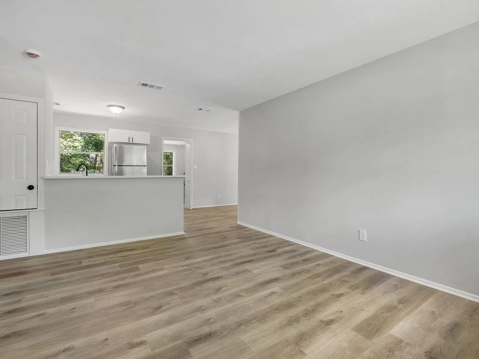 4 bed, 2.0 bath, 1344 sqft, $1,750 — Photo 3