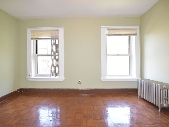 5th image of 631 Warren St APT 4