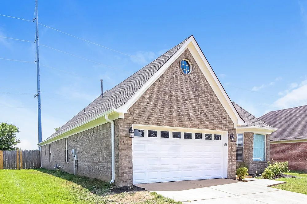 3 bed, 2.0 bath, 1500 sqft, $1,950 — Photo 4