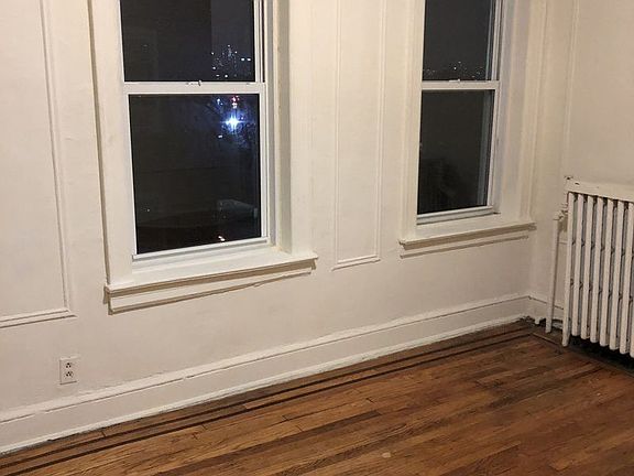 5th image of 223 Avenue N APT 3B