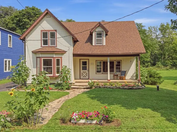 W379N8324 Mill STREET, Oconomowoc, WI 53066