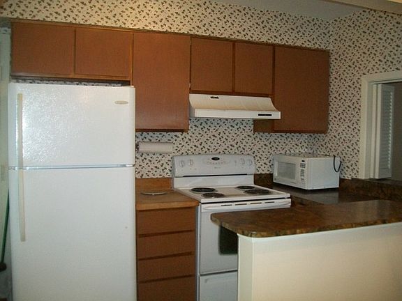 5th image of 234 Washington Sq APT A