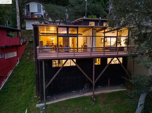 6866 Thornhill Dr, Oakland, CA 94611
