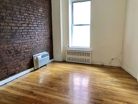 Rented by Kahen Properties | media 16