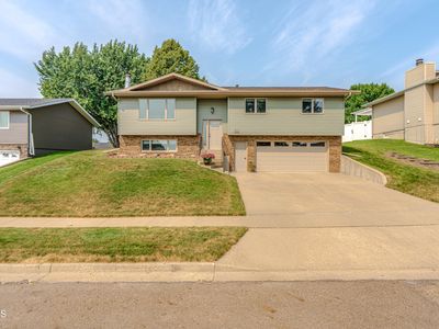 802 N 32nd St, Bismarck, ND, 58501