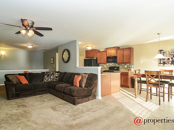 Living Room / Dining Room