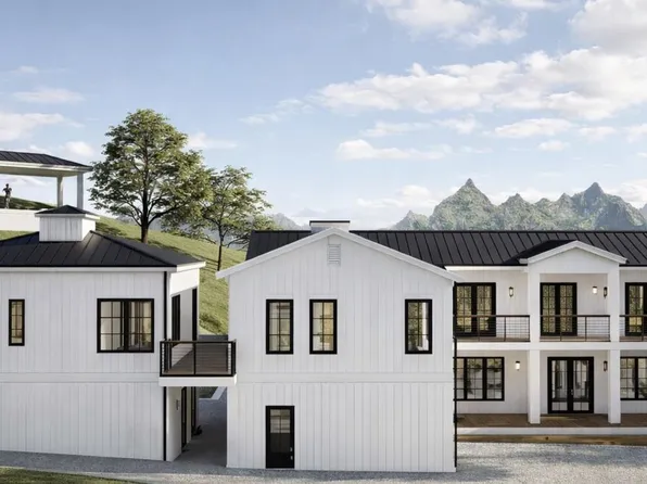 1018 Maroney Ln, Pacific Palisades, CA 90272