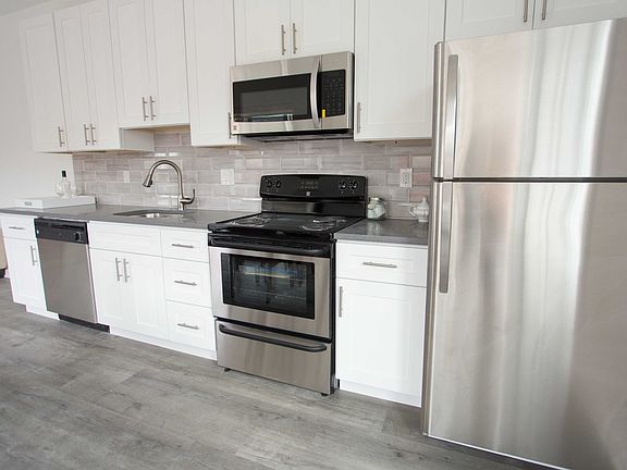 2nd image of 1636-54 W Flora St #2B