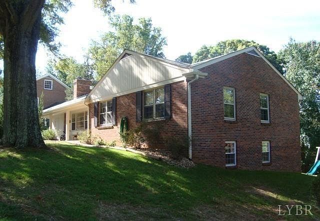 2nd image of 1003 Williamsburg Pl