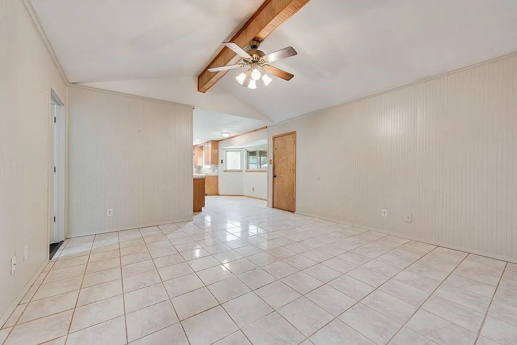 4 bed, 2.0 bath, 1424 sqft, $2,400 — Photo 4