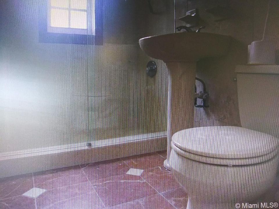 2nd image of 81 NW 40th St