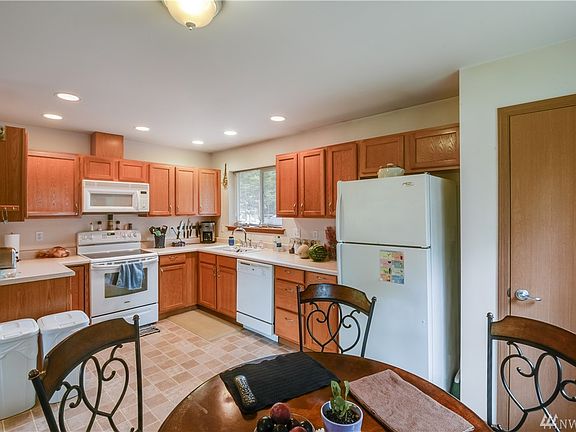 The living room has a nice open feel, perfect for entertaining large gatherings. 