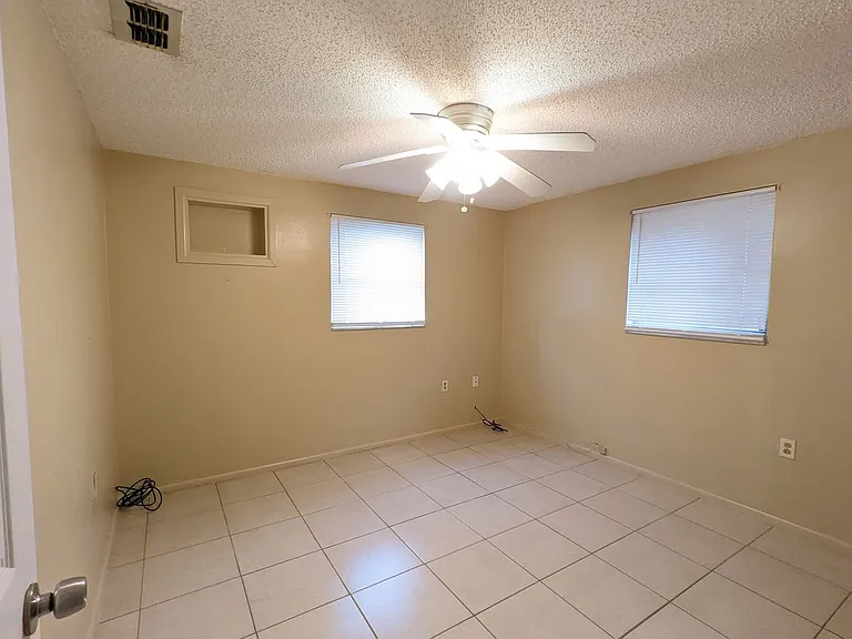 1024 Hilton Ln — Photo 11