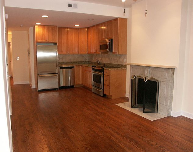 1st image of 1005 N La Salle Dr Unit 2