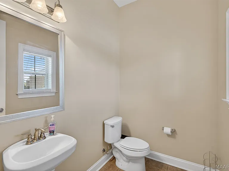 377 Sydney Ave — Photo 27