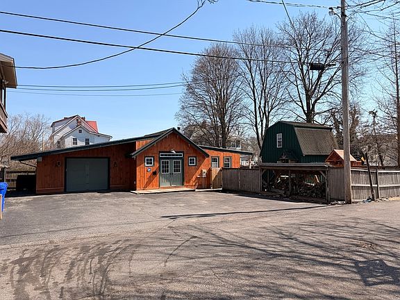 4th image of 8 Woodwards Ln