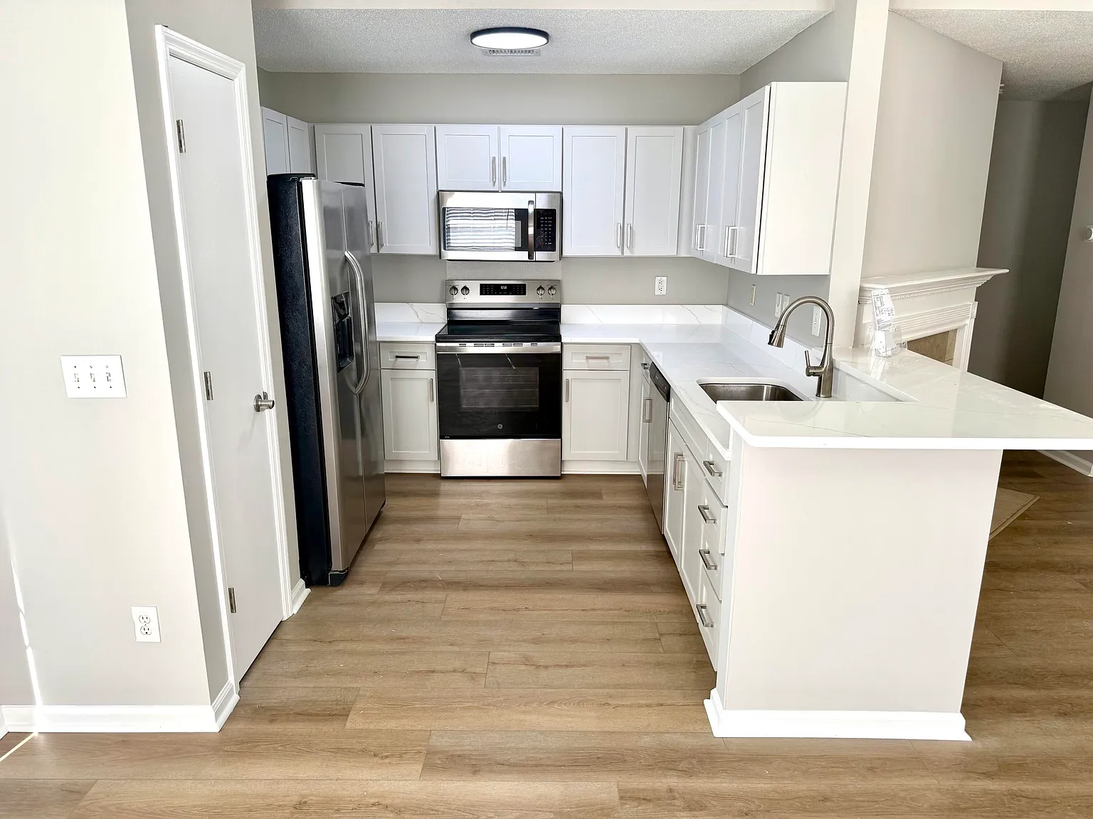 3 bed, 2.0 bath, 1223 sqft, $1,850 — Photo 4
