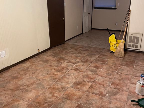 3rd image of 648 Bannerwood Dr