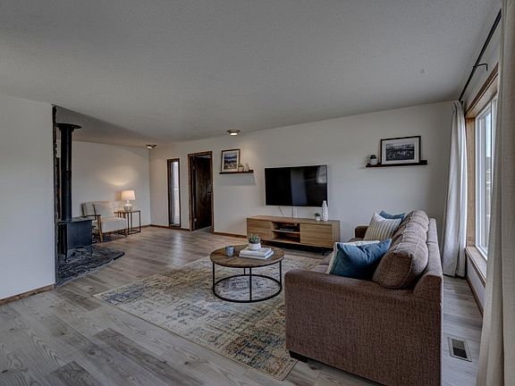 4th image of 3207 W Saint Cloud St