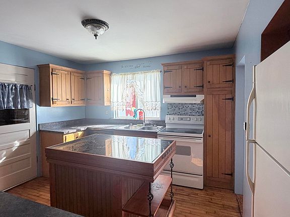 5th image of 1050 W Burdell Rd