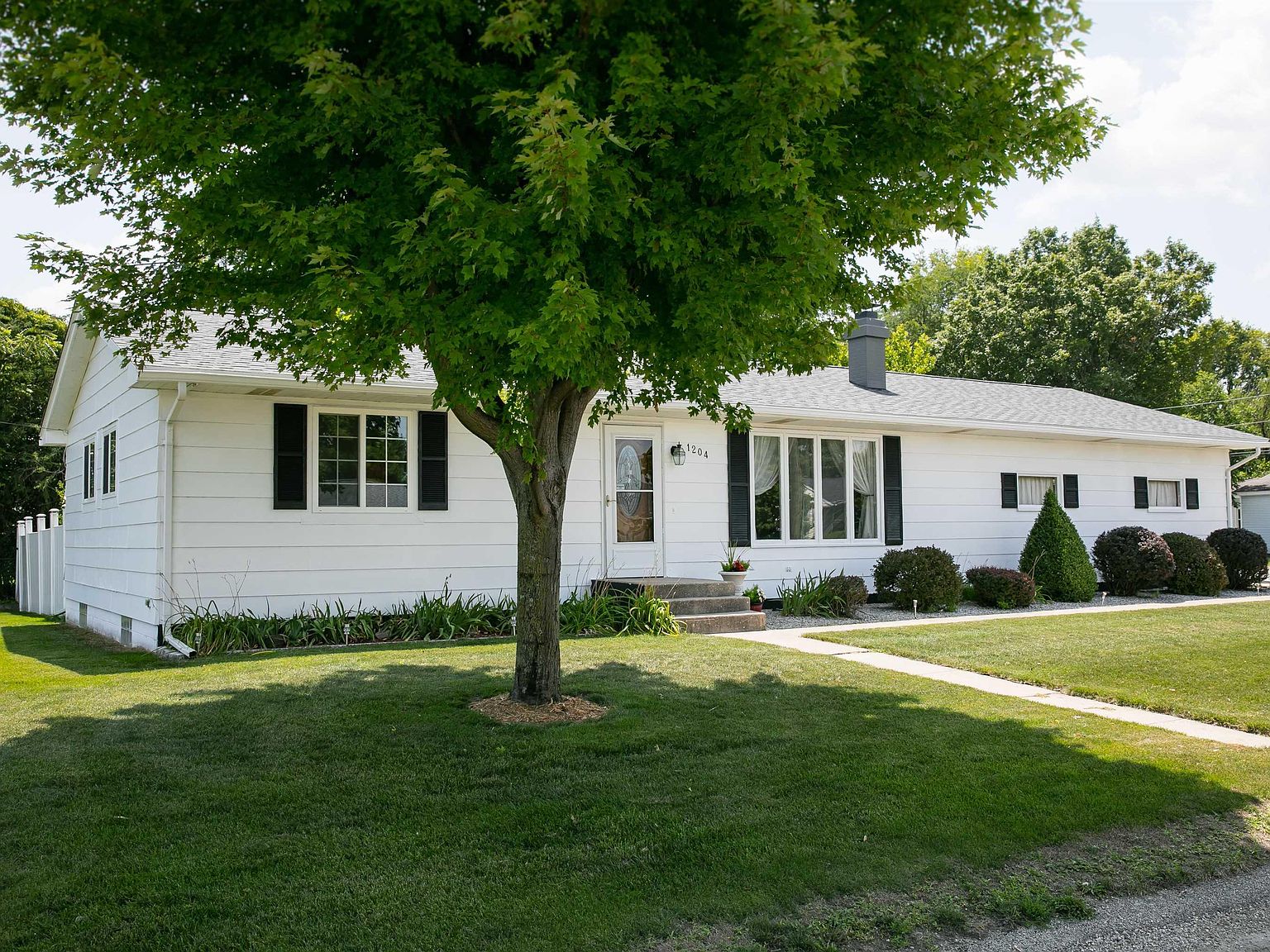 1204 Main St, Erie, IL 61250 Zillow