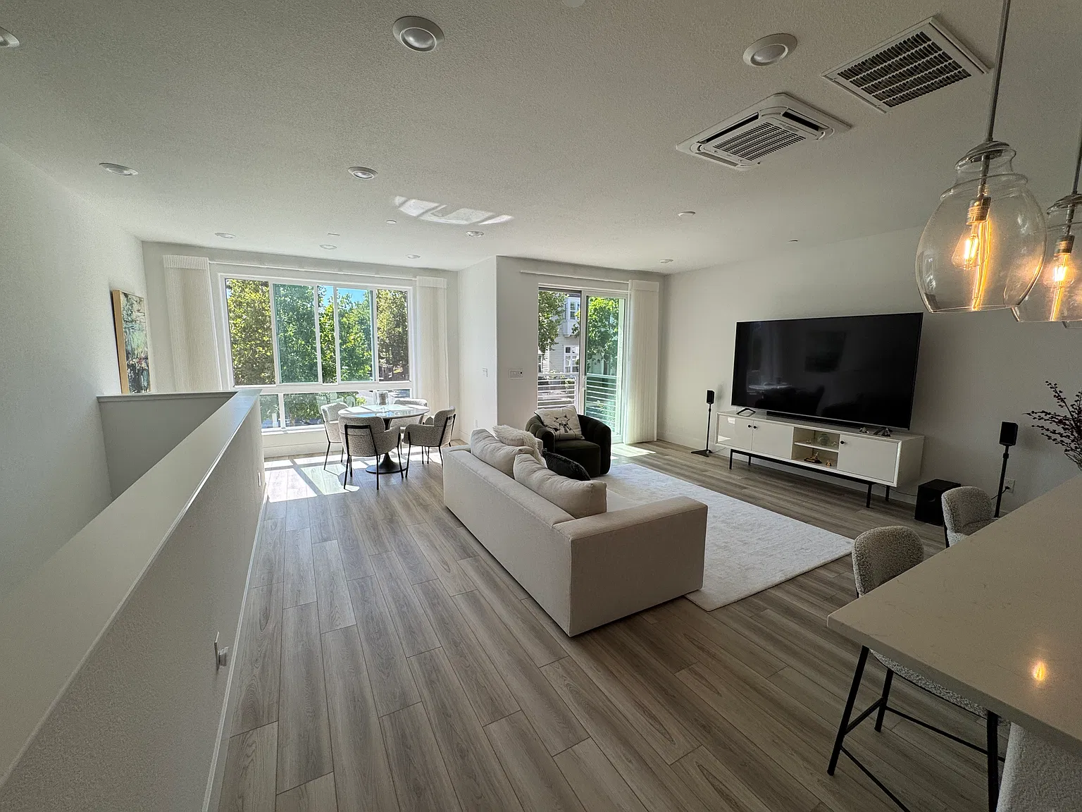 2 bed, 1413 sqft, $4,960 — Photo 3