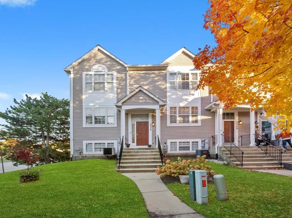 2950 Shelly Ln #2950, Aurora, IL 60504