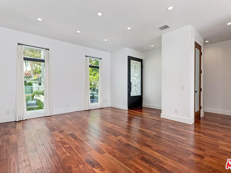 7270 Waring Ave — Photo 5
