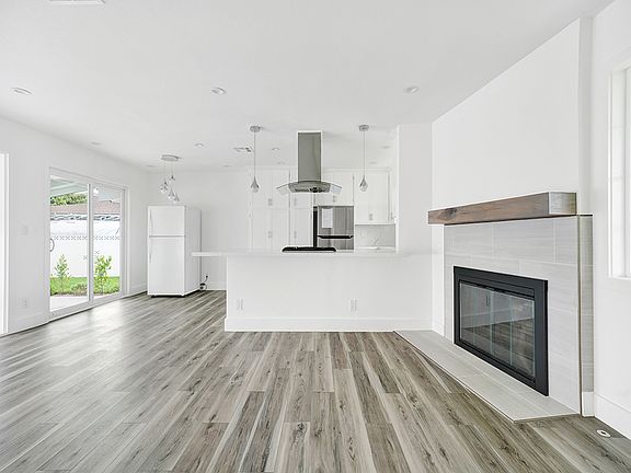 5th image of 9581 Skylark Blvd