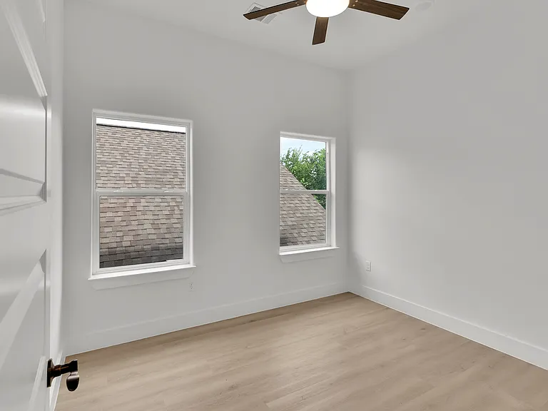 1311 E 33rd St #B — Photo 12