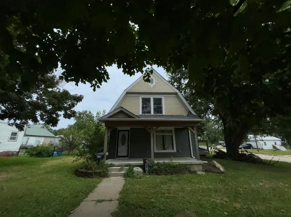 413 S 3rd St, Knoxville, IA 50138