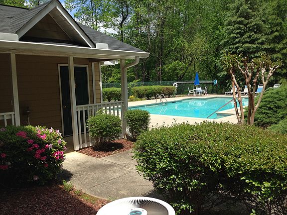 5th image of 223 Streamside Dr