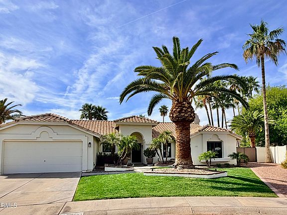 2nd image of 1390 N VALENCIA Drive