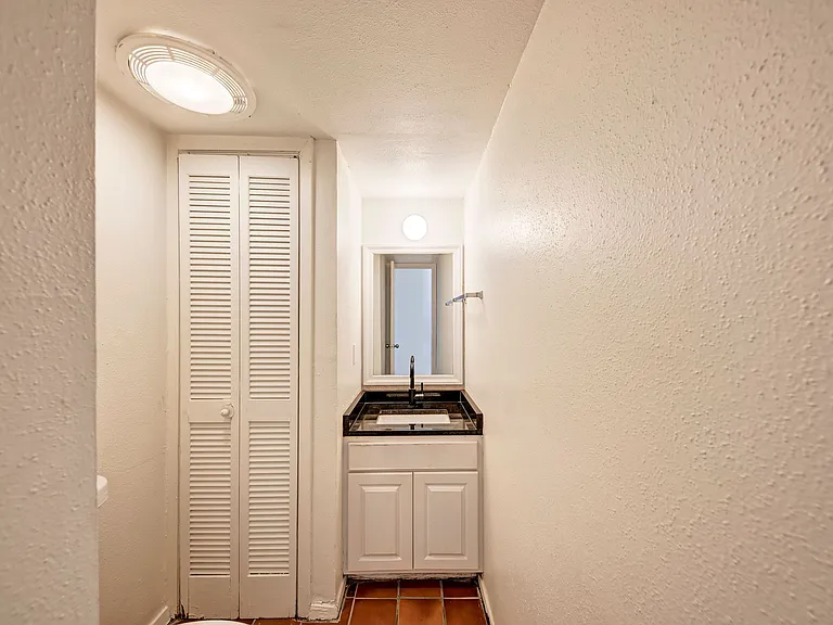 3102 Cedar St — Photo 1