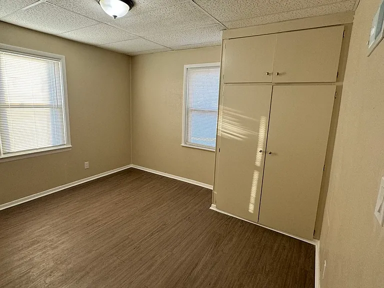 605 E 2nd St #4 — Photo 7