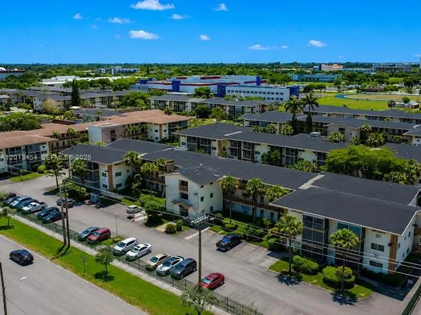 17050 NE 14th Ave APT 208, Miami, FL 33162