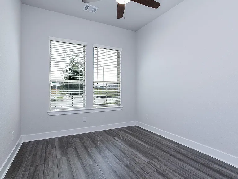 7603 Coral Lake Dr — Photo 29