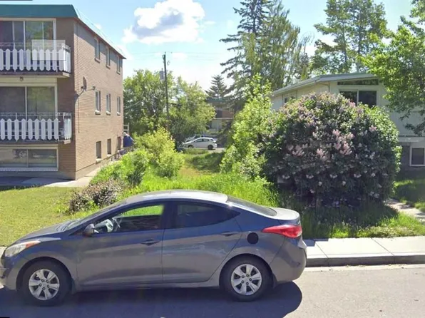 1620 39th St SW, Calgary, AB T3C 1V6