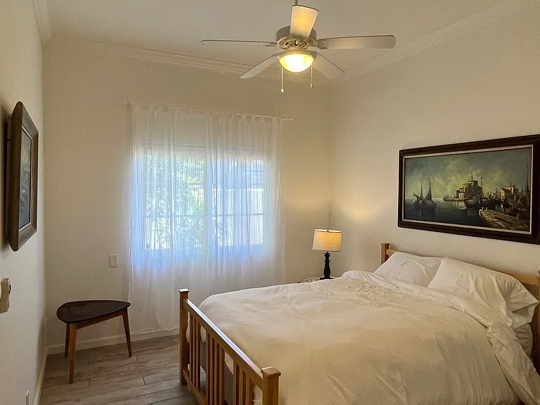 2nd Bedroom - Queen bed