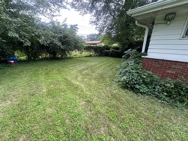 15111 Woodlawn Ave — Photo 11