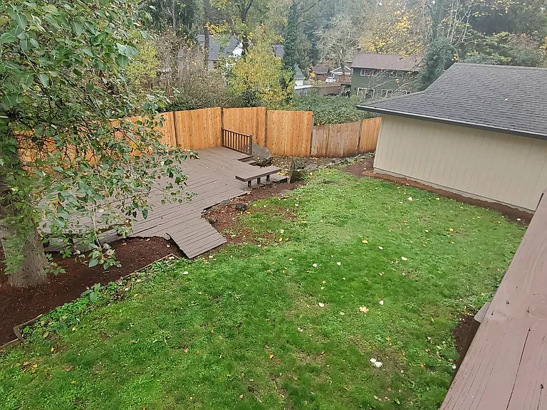 SE Eastwood Ct — Photo 2