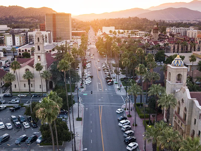 Your daily commute and weekend getaways are a breeze with the 1-15, Route 91 and Metrolink Station just 10 mins away.