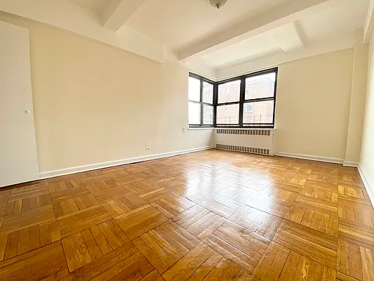 Rented by Manhattan Realty Group | media 12