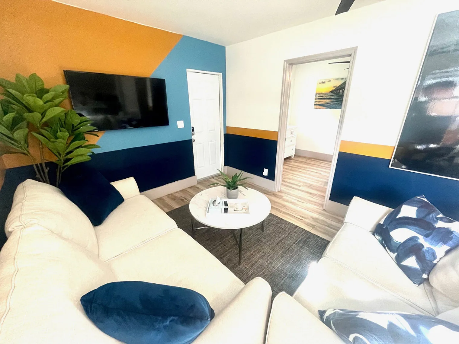 2 bed, 1.0 bath, 1496 sqft, $3,014 — Photo 3
