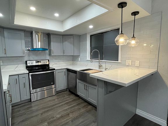 4th image of 3355 N Myrtle Ave